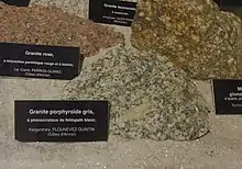 Granite porphyroïde gris trouvé à Plounévez-Quintin