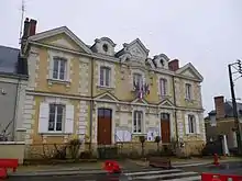 La mairie.