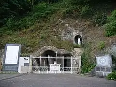 Réplique de la grotte de Lourdes.