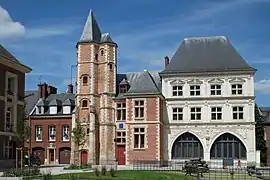 Logis du Roy &nbsp;Inscrit MH (1926) et Maison du Sagittaire &nbsp;Classé&nbsp;MH (1941) (XVIe&nbsp;siècle).