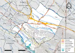 Carte en couleur présentant le réseau hydrographique de la commune