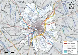 Carte en couleur présentant le réseau hydrographique de la commune