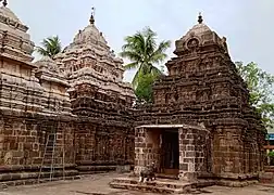Le Temple de Golingesvara à Biccavolu, dans la région de Kakinada. Bâti au IXe siècle, son architecture est syncrétique des influences Chola, Kalinga et Chalukya.