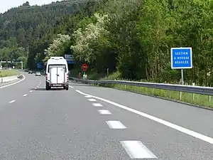 Panneau C51a section à vitesse régulée, autoroute A40, Ain.