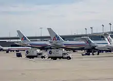 Flotte d'American Airlines au Terminal D.