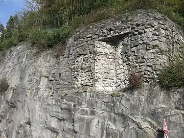 La casemate C7 bat la route principale venant du sud.