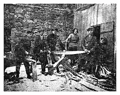 Groupe Hachshara s'entrainant en menuiserie avant départ pour la Palestine