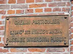 « Chemin particulier de la Cie des mines d'Anzin, passage interdit au public ».