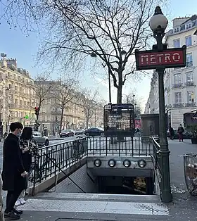 Entrée sur le boulevard des Filles-du-Calvaire.