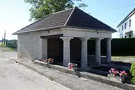 Fontaine-lavoir.
