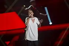 Adrijana, interprétant Amare.