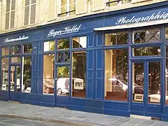 Agence Roger-Viollet, au no 6.