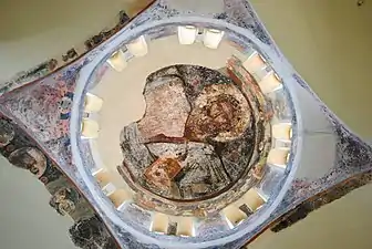 Fresques dans la coupole principale de l'église