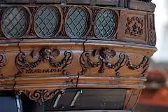 très gros plan d'une maquette en bois d'un bateau