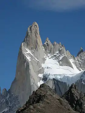 Vue de l'Aguja Poincenot (face Est).