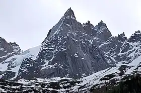 L'aiguille de Blaitière avec, à droite l'aiguille des Ciseaux et l'aiguille du Fou