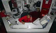 Poste de travail dans un porte-avions