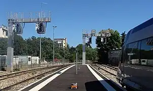 Après rénovation, les signaux de sortie de gare (côté Gardanne).
