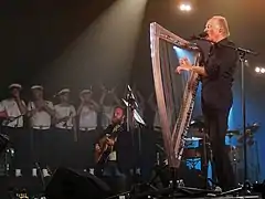 Alan Stivell et le bagad de Lann-Bihoué