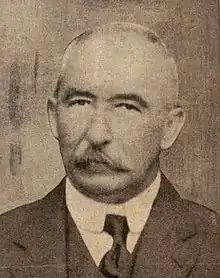 C'est une photographie en noir et blanc du portrait d’Albert Howard.