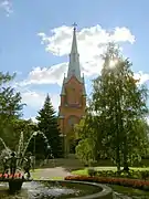 La fontaine décorée de la statue Kevät