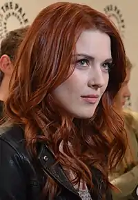 Alexandra Breckenridge interprète Sophie.