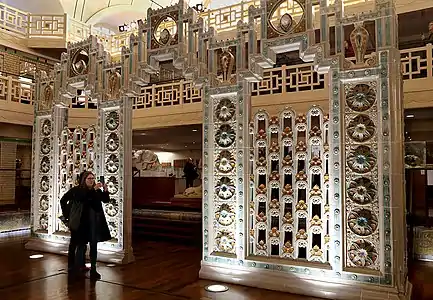 Portique (1913), grès cérame, Roubaix, La Piscine.