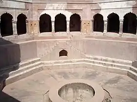 À Farrukhnagar (en) dans l'Haryana.