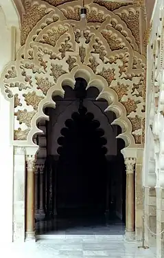 Grand arc polylobé brisé de l'Aljaferia.