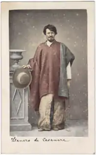 Photo d'un llanero du XIXe siècle portant une ruana.