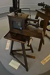 Première machine à coudre de Thimonnier vers 1829.