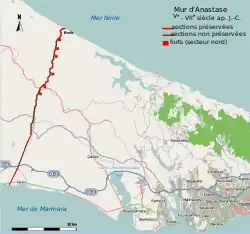 Carte de la péninsule de Constantinople, faisant notamment figurer le tracé du mur d'Anastase, de la mer Noire à la mer de Marmara.