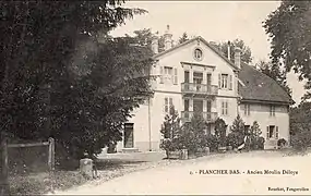La maison de la famille Desloye-Terré, dans le centre de Plancher-Bas, au début du XXe siècle.