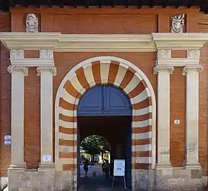 Le portail de la rue de l'Esquile.