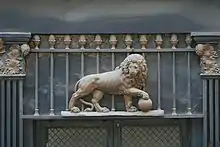 À l'enseigne du lion d'or, Paris, France.