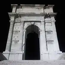 arc antique la nuit
