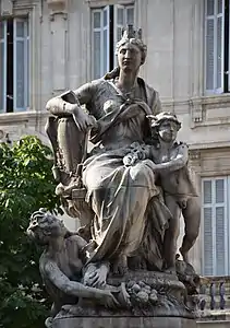 Figure allégorique de Marseille avec Mercure enfant et l’Abondance, fontaine Estrangin (1890), Marseille, place Estrangin-Pastré.