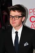 Angus T. Jones dans le rôle de Jake Harper (saisons 1 à 10 et 12)