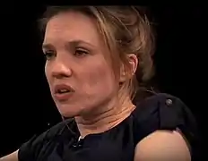 Anniek Pheifer interprète Sanne.