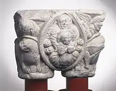 Vierge à l'Enfant. Crucifixiion, chapiteau de l'ancienne abbaye conservé au musée des Augustins de Toulouse.