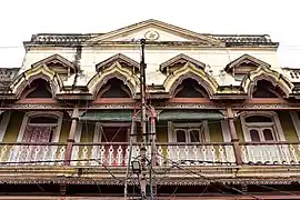 Bâtiment ancien dans une rue du quartier Hussaini Alam.