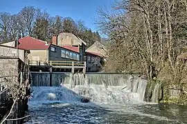 Barrage sur l'Angillon de l'ancienne usine Fillod.