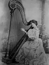 Algeria Benton de Reyna, artiste américaine et épouse du général Reina Barrios