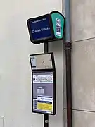 Poteau d'arrêt, aux couleurs actuelles de la RATP (vert jade).