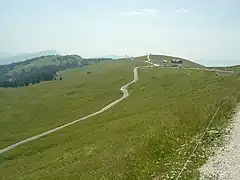 Plus bas la route du dernier kilomètre et passage devant le chalet nordique du « courant d'Ère »