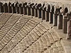 Cavea et galerie à arcades