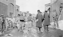 Une milice assyrienne patrouille à Ourmia en 1918.