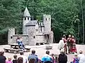 Scène avec Mattisborgen et des personnages de Ronya, fille de brigand.