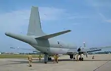 Avion de patrouille maritime Atlantique II sur la BAN Hyères en 2001.