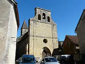 La façade occidentale de l'église.